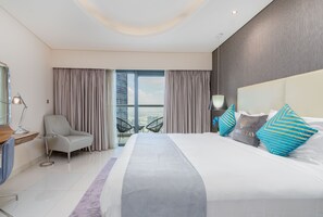 Grand Apartment, 2 Bedrooms, Kitchen, Pool View | Individually decorated, individually furnished, desk, laptop workspace - GLOBALSTAY. DAMAC Tower Paramount  (Dubai)