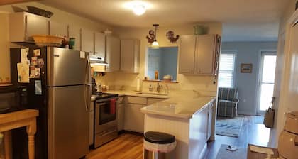 Quiet Condo just 5 minute walk to beautiful Newfound Lake