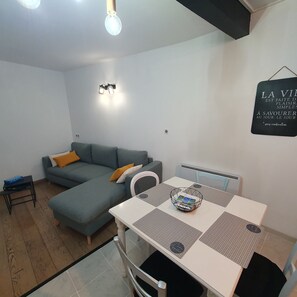 Téléviseur connecté, foyer, lecteur de DVD