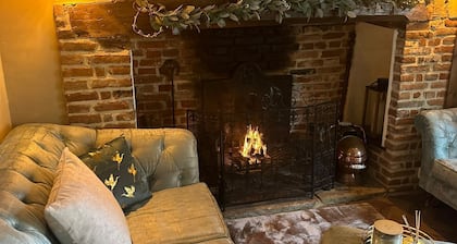 Charming 15th Century cottage in the heart of the Kent countryside!