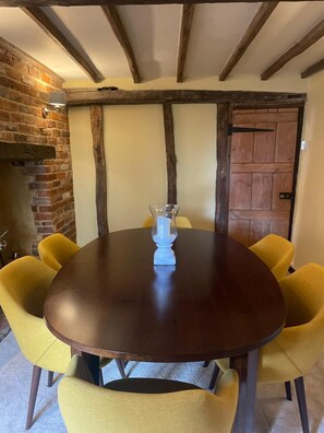 Dining - Charming 15th Century cottage in the heart of the Kent countryside! (Bridge)