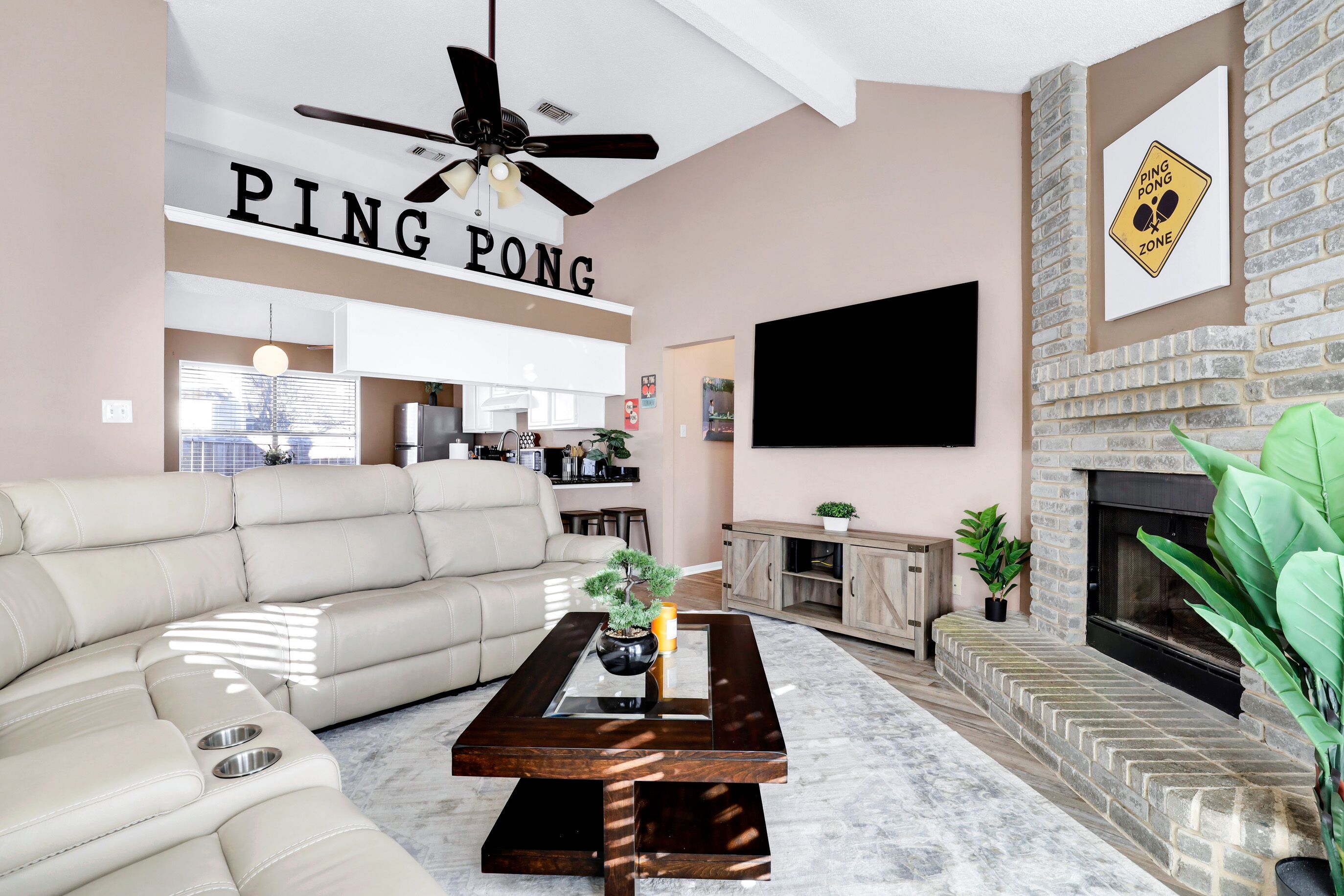 テレビ、卓球台