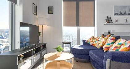 Luxury 3 Bedroom Apartment London. Free parking