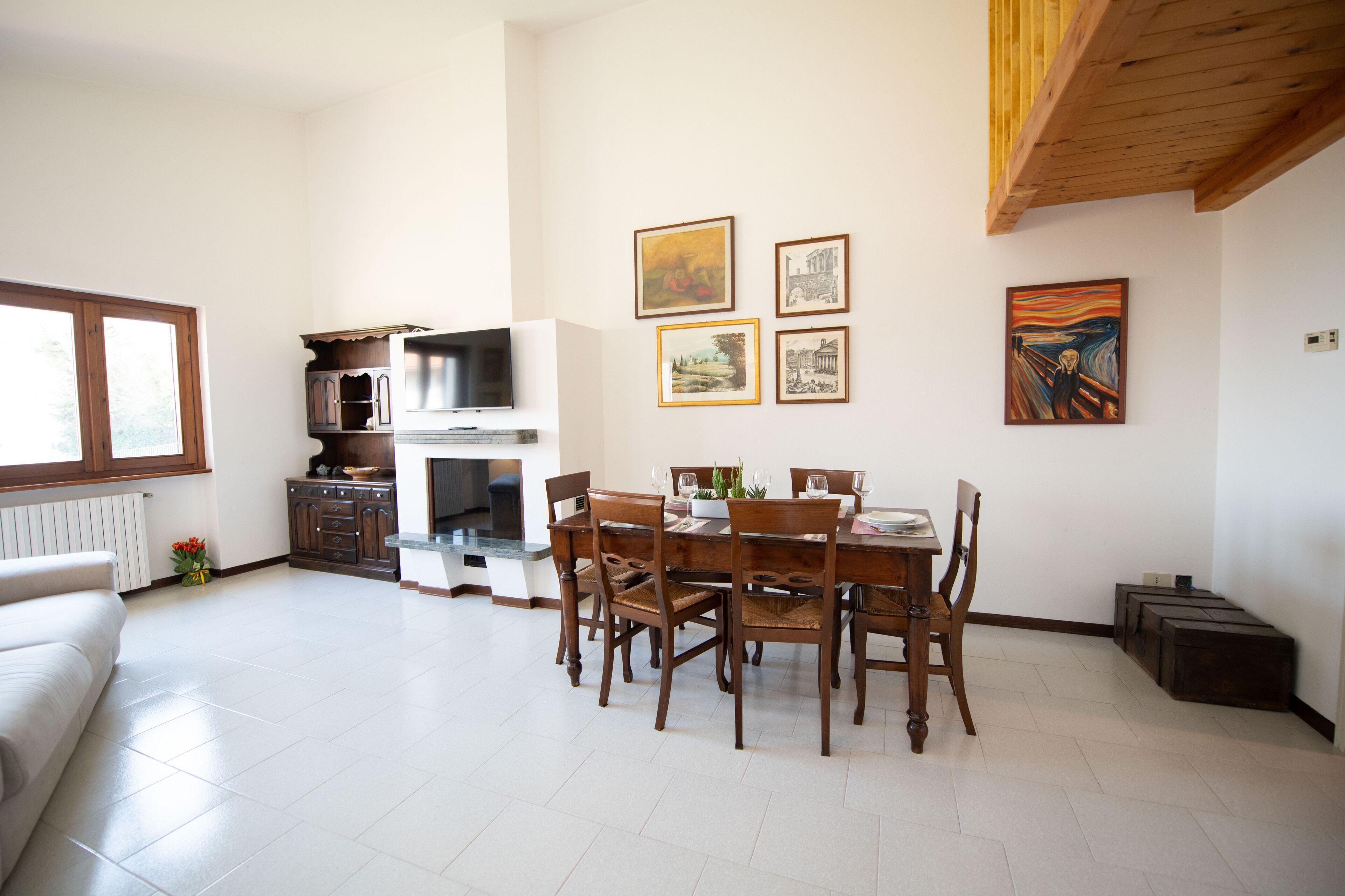 Apartamento básico | Área de estar | TV 30 polegadas com canais via satélite