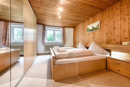 Basic Apartment | 3 bedrooms, free WiFi