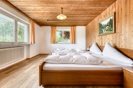 Basic Apartment | 3 bedrooms, free WiFi