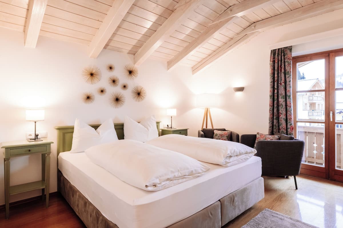 Classic Room | 1 bedroom, premium bedding, in-room safe, individually decorated