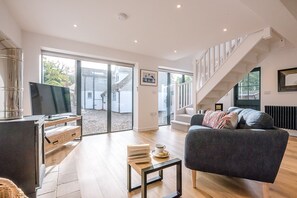 TV - Little Honey Pot, Benhall (Saxmundham)