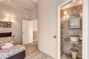 Doccia, asciugacapelli, bidet, asciugamani