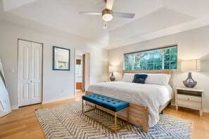 3 bedrooms, desk, iron/ironing board, WiFi