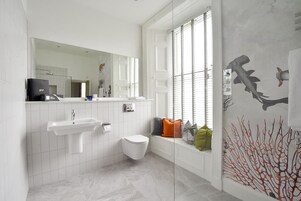 Artículos de tocador gratuitos, secador de pelo