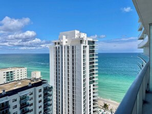 Property grounds - Cozy unit @ 18th Floor with Ocean view (Hollywood)