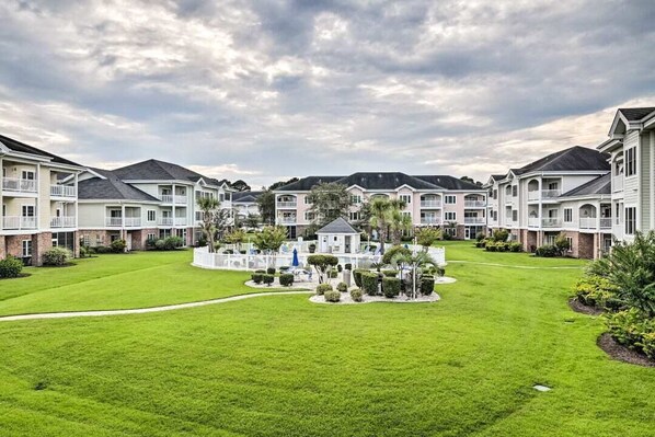 Property grounds - Magnolia North Unit 204 | On-Course Stay Made Easy (Myrtle Beach)