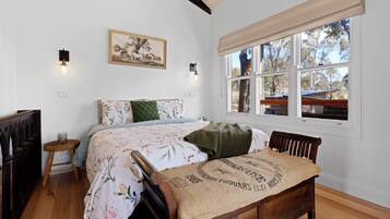 1 habitación, tabla de planchar con plancha, wifi gratis y ropa de cama