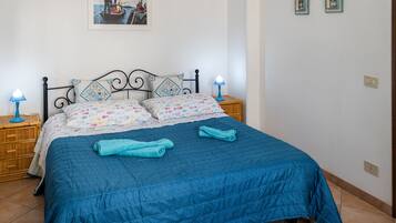 1 bedroom, WiFi (free), bed sheets
