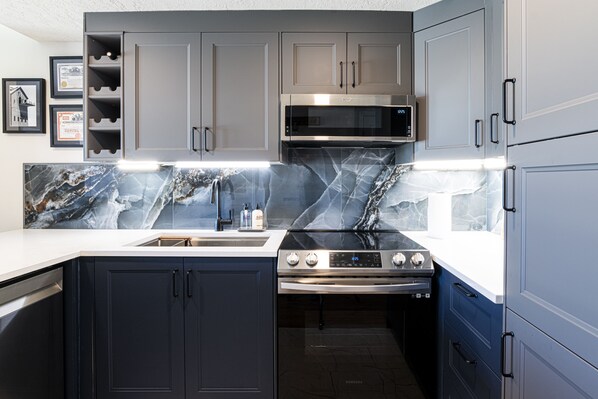 Fridge, microwave, oven, stovetop - Lux Condo with Top Amenities in Main Street, Hot tub & Recreations! (Park City)