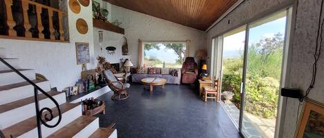 TV, bordtennis, stereoanlegg og printere