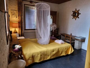 4 Schlafzimmer, Schreibtisch, Bügeleisen/Bügelbrett, kostenloses WLAN