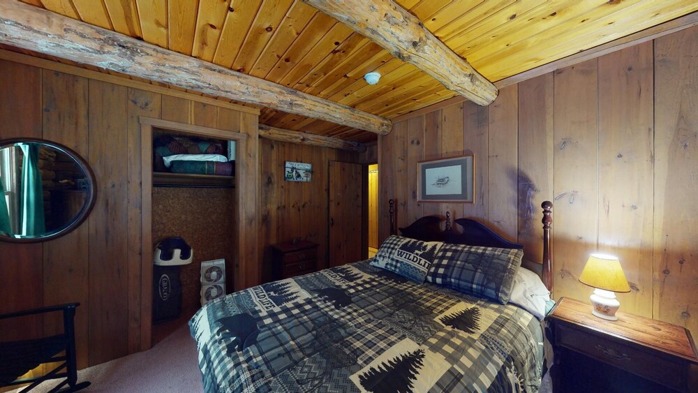 Spencer View (Waterfront on Moosehead Lake with Mountain Views