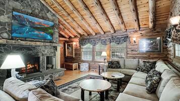 Televisión, chimenea, futbolito y tenis de mesa