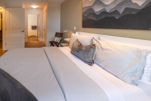 2 Schlafzimmer, Schreibtisch, Bügeleisen/Bügelbrett, WLAN
