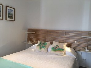 1 bedroom, iron/ironing board, free WiFi, bed sheets - Remodeled Apt. in Pedras d'El Rei overlooking the Atlantic Ocean and Ria Formosa (Aldeamento Pedras d'el Rei)