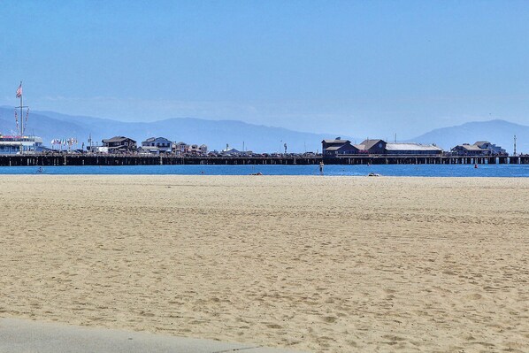 بالقرب من الشاطئ