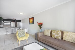 公寓 (2 Bedrooms) | 起居區 | 42-吋LED 液晶電視、衛星頻道、電視