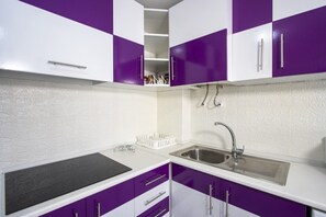 Fridge, microwave, stovetop, cookware/dishes/utensils