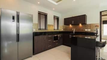 Fridge, microwave, oven, dishwasher