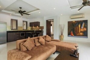 TV - Welcome to our beautiful villa with private pool (Muang Pattaya)