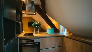 Coffee/tea maker, fridge, oven, stovetop - Le Nid I  Charming one-roomed flat (Guebwiller)