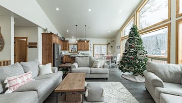 Smart TV, fireplace, table tennis