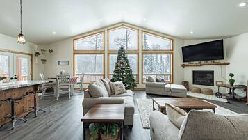 Smart TV, fireplace, table tennis