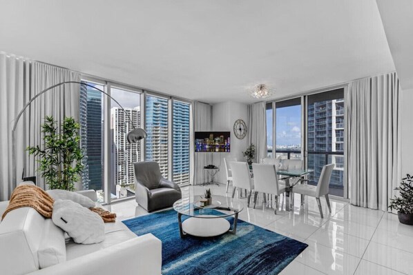 Smart TV - Luxurious Condo @ ICON Brickell W/ Water Views (Miami)