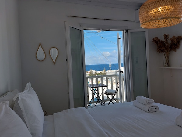 1 bedroom, bed sheets