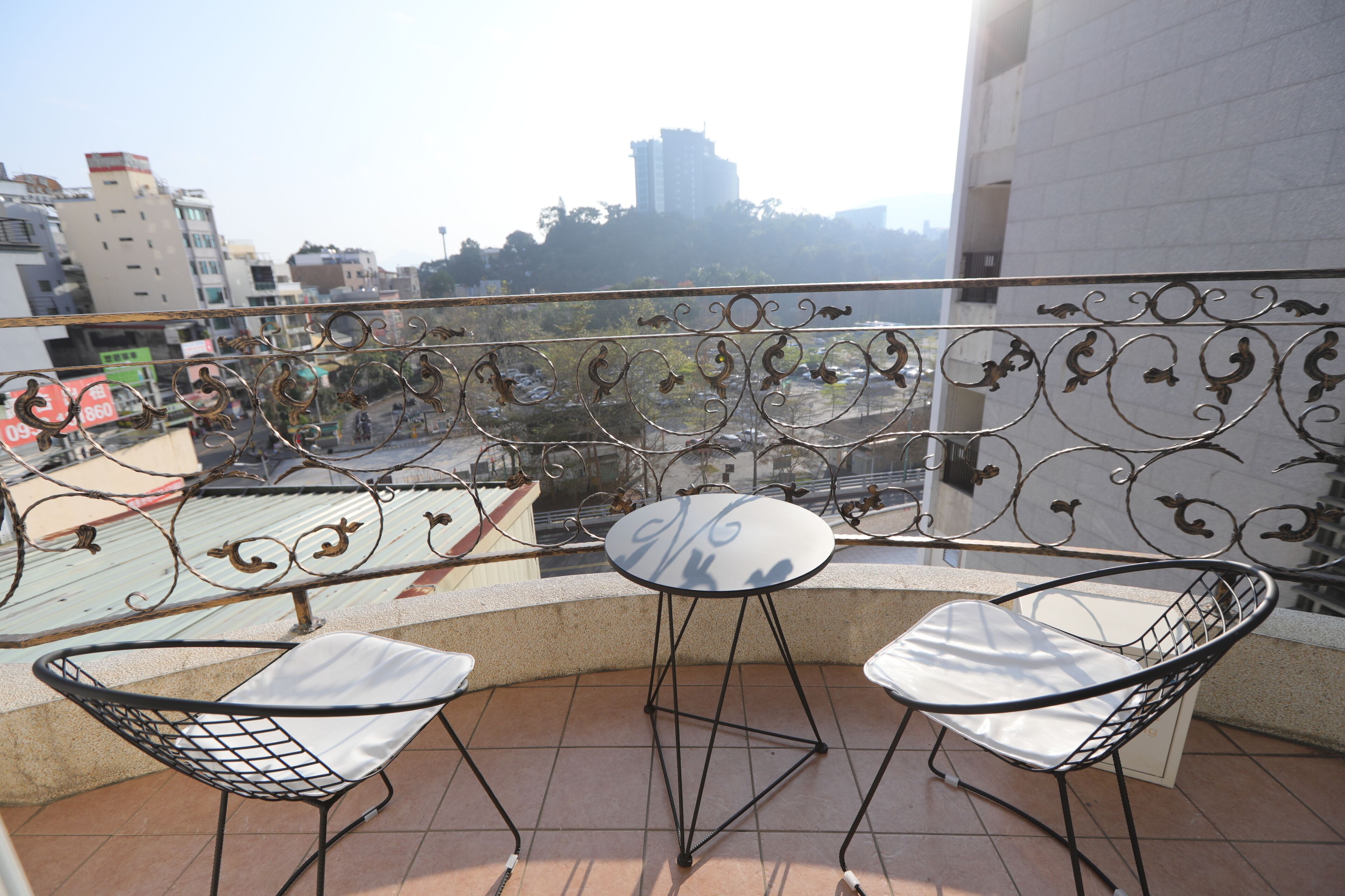 Junior Twin Room, 2 Twin Beds | Laptop workspace, free WiFi, bed sheets