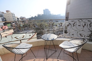 Junior Twin Room, 2 Twin Beds | Laptop workspace, free WiFi, bed sheets - EasyInn (Yuchi)