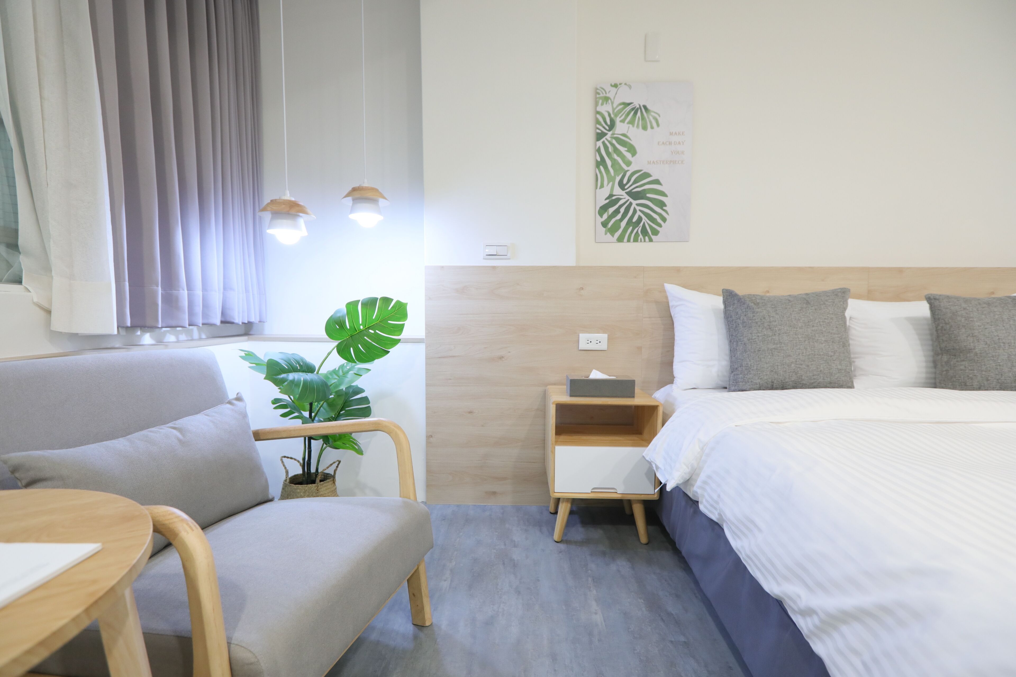 مساحة عمل للكمبيوتر المحمول وواي فاي مجانًا وملاءات أسرّة