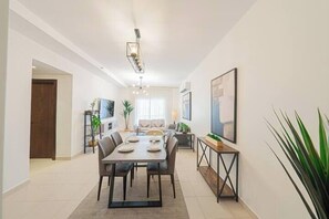 Apartment, 2 Bedrooms | In-room dining