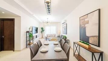 Apartamento, 2 habitaciones | Comedor