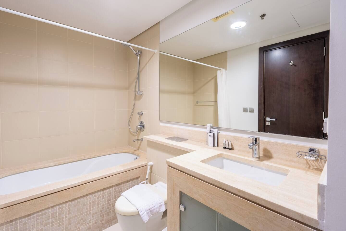 Apartment, 2 Bedrooms | Bathroom | Shower, bathrobes, slippers, bidet