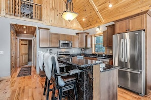 Fridge, microwave, oven, stovetop - Spruce Cliffs at Timber Creek (Bethel)