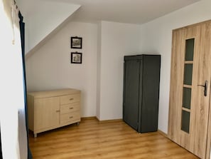 Casa | 2 quartos, individualmente mobiliados, ferros/tábuas de passar roupa