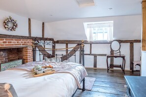 1 bedroom, laptop workspace, bed sheets - 21 Double Street Framlingham Air Manage Suffolk (Woodbridge)