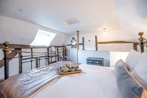 1 bedroom, laptop workspace, bed sheets