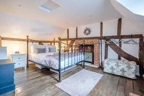 1 bedroom, laptop workspace, bed sheets - 21 Double Street Framlingham Air Manage Suffolk (Woodbridge)