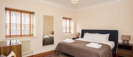 Basic Apartment, Multiple Beds | 2 bedrooms, iron/ironing board, bed sheets