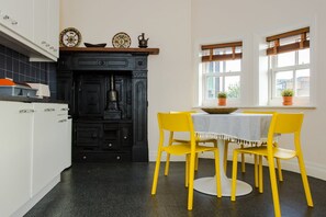 Basic Apartment, Multiple Beds | Dining