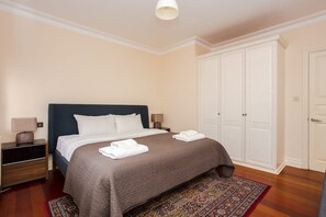 Basic Apartment, Multiple Beds